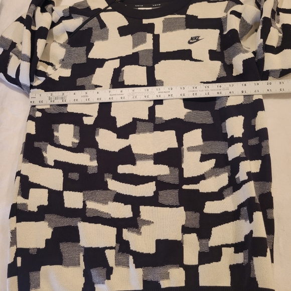 Nike Crewneck Sweater Black and White Geometric Design Men's Size M Tech Pack - Picture 7 of 7